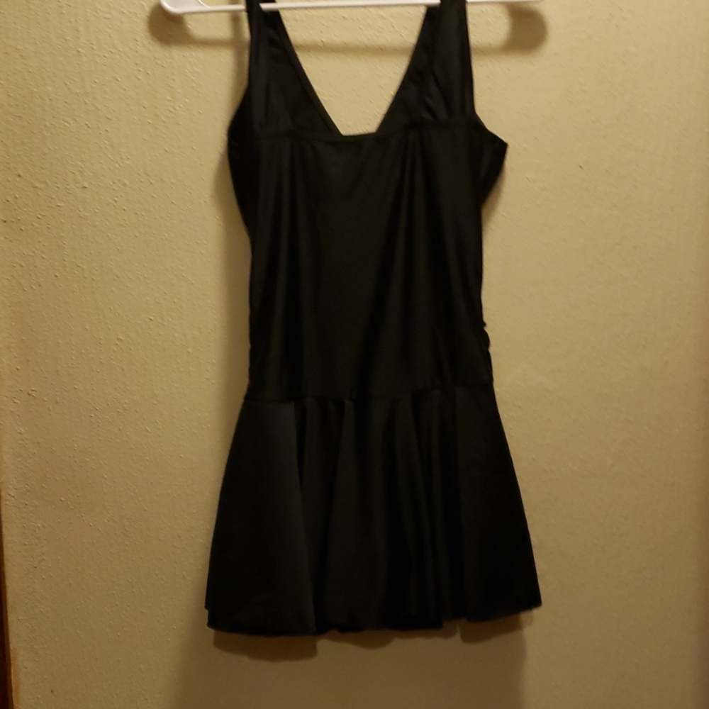 Swimsuit black nwt medium modest suit